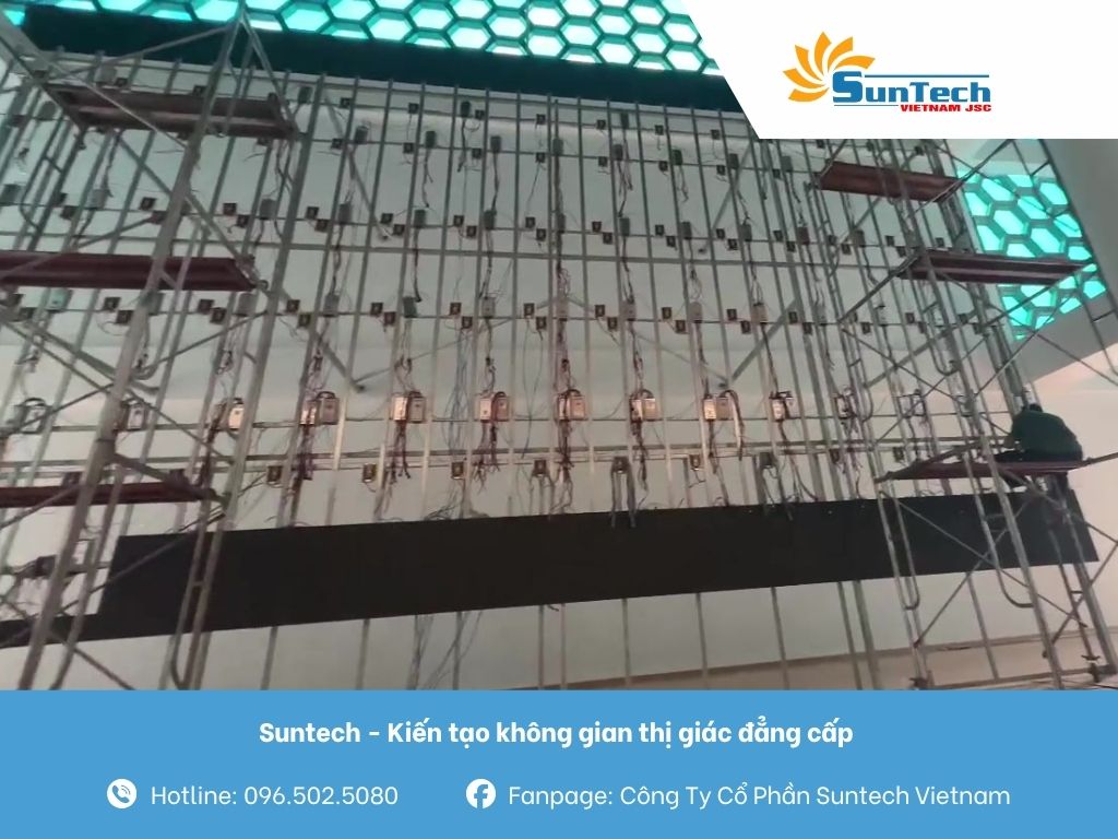 Lắp đặt màn hình Led Hội trường ĐH Luật Hà Nội CS2